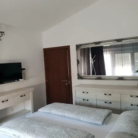 Grey Pearl With Free Ev Ch-station Appartement Valbandon