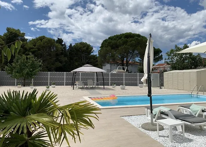 Grey Pearl With Free Ev Ch-station