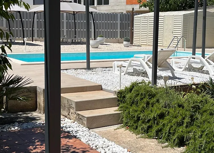 Grey Pearl With Free Ev Ch-station * Valbandon