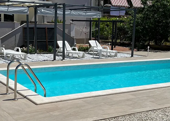 Grey Pearl With Free Ev Ch-station Valbandon