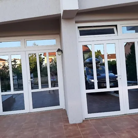 Grey Pearl With Free Ev Ch-station Apartament