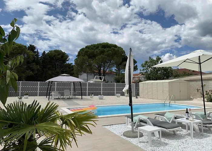 Grey Pearl With Free Ev Ch-station