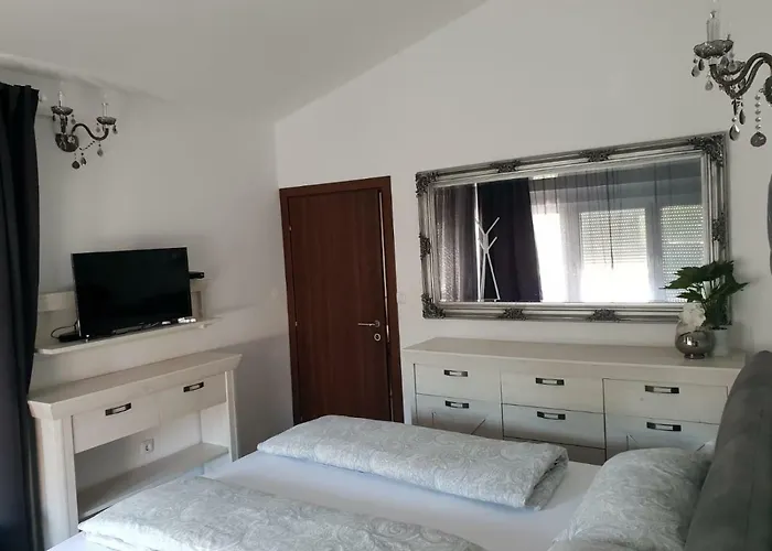 Grey Pearl With Free Ev Ch-station Apartamento Valbandon